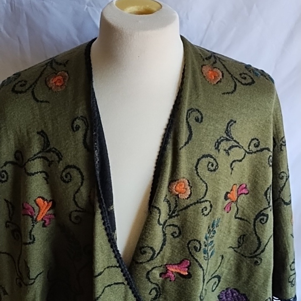 Reversible Ruana Emerald Green made with alpaca material - Picture 2 of 8